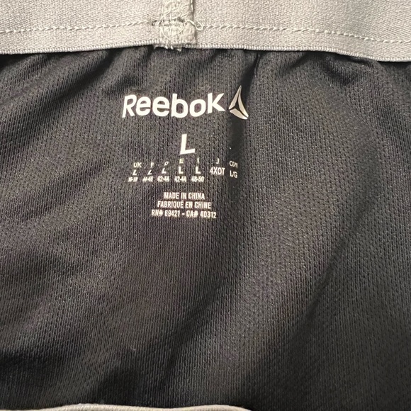 Reebok || Running Shorts Large - Picture 3 of 3